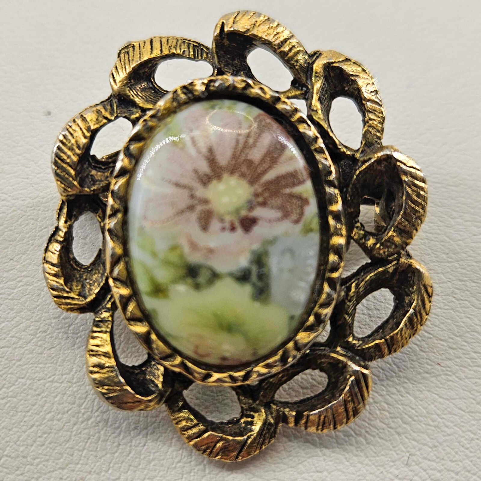Vintage Victorian Cameo Hand Painted Floral Porcelain Brooch Pin 28$